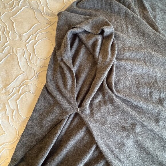 Forever 21 Short Sleeve Knitted Shall - Picture 3 of 4